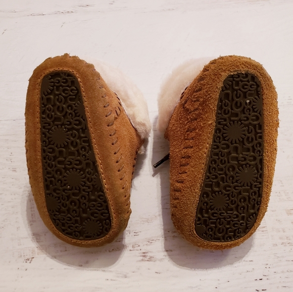UGG | Baby Booties Size US 2/3 - Picture 3 of 4
